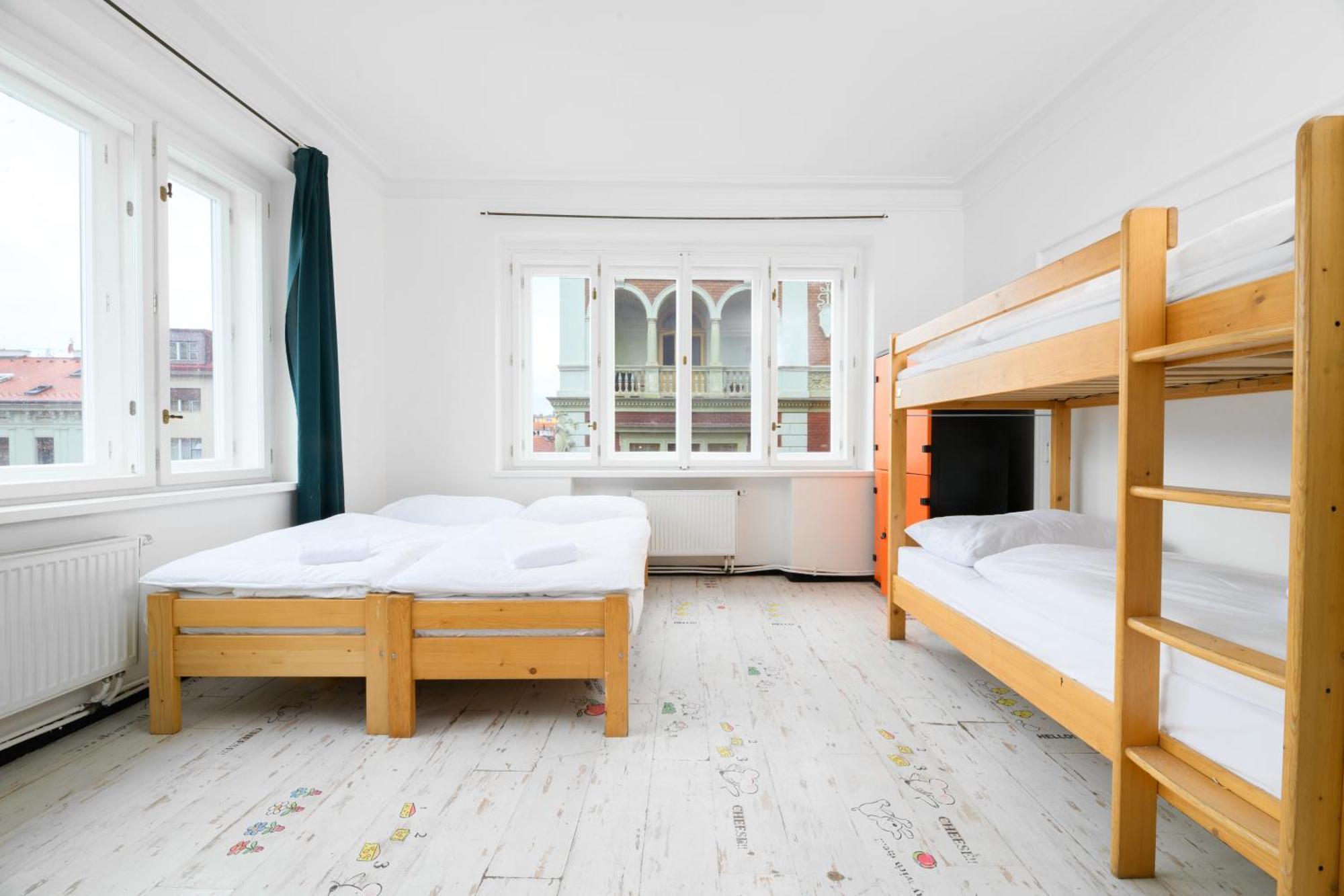 Benedikt City Center Hostel Prága Kültér fotó